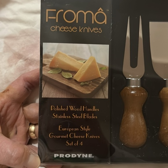 Froma Gourmet Cheese Knives Set of 4 Wood Handle Stainless Steel NIB - Picture 2 of 7